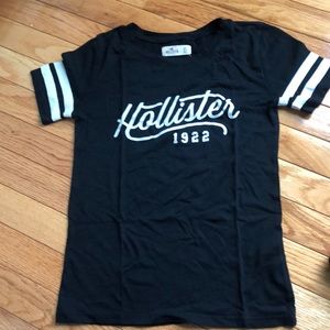 Hollister graphic tee
